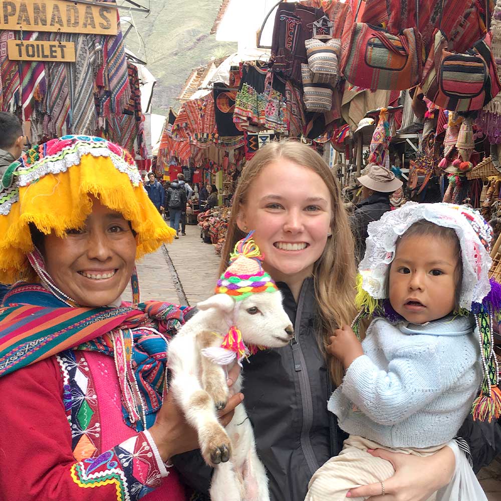 Explorica students on an educational tour in Mexico